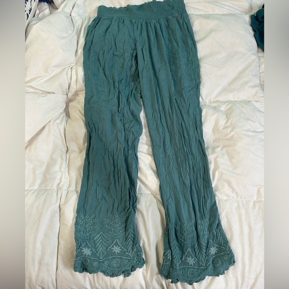 O’Neil teal flowy cropped pants with lace detail - Picture 3 of 3